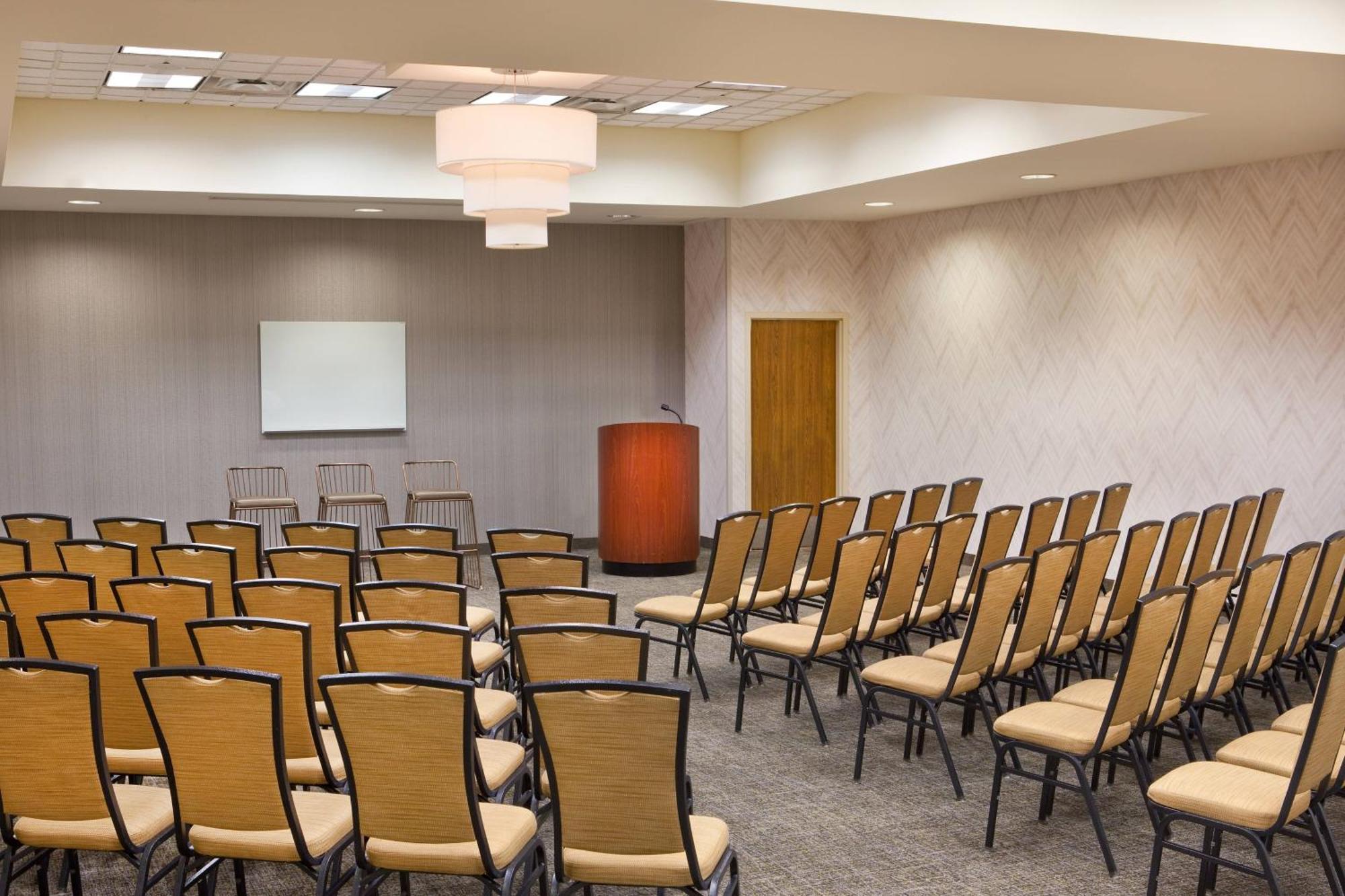 Springhill Suites Chesapeake Greenbrier Bagian luar foto
